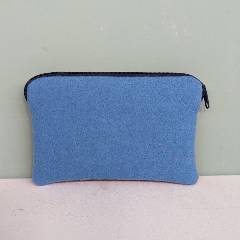 b2b kleine tasche mit reissverschluss whatsapp image 2024 06 11 at 4.25.42 pm