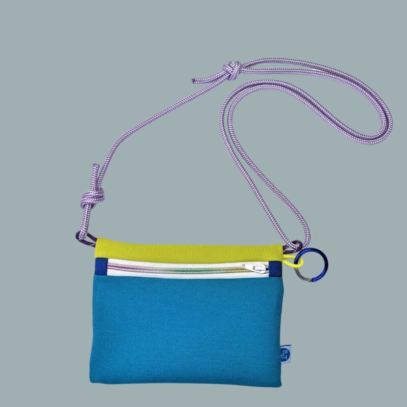 sling bag rimini gruener hintergrund